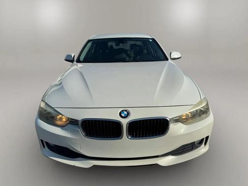White 2015 BMW 320 i