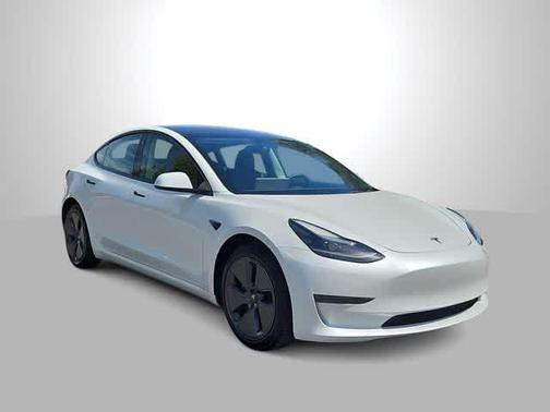Pearl White Multi-Coat 2023 Tesla Model 3 Standard Range