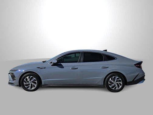 2026 Hyundai SONATA Hybrid Base