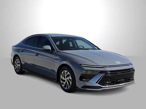 2026 Hyundai SONATA Hybrid Base