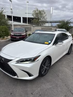 2023 Lexus ES 300h Luxury