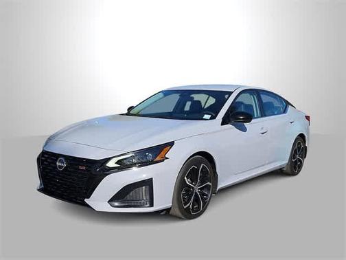 2023 Nissan Altima SR FWD