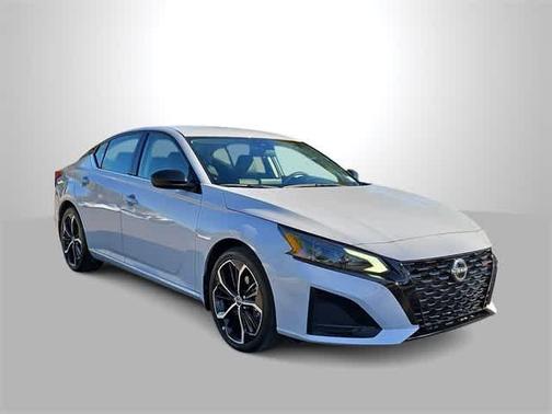 2023 Nissan Altima SR FWD