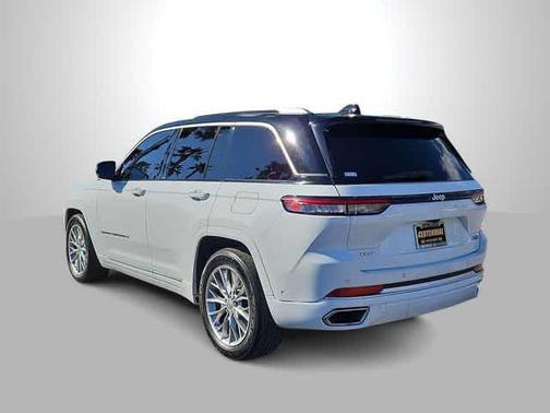 2022 Jeep Grand Cherokee Summit