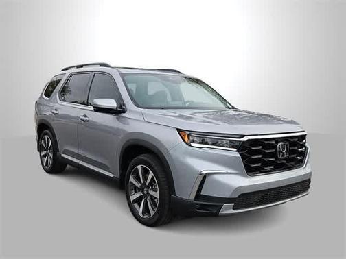 2025 Honda Pilot Touring 8-Passenger