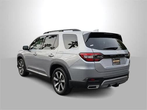 2025 Honda Pilot Touring 8-Passenger