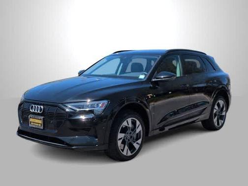 Mythos Black Metallic 2022 Audi e-tron Premium