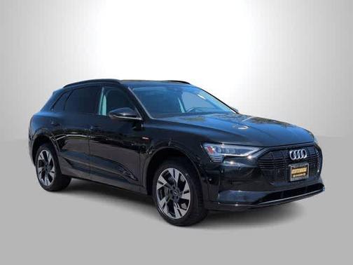 Mythos Black Metallic 2022 Audi e-tron Premium
