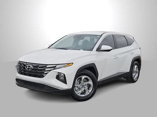 White Pearl 2024 Hyundai TUCSON SE