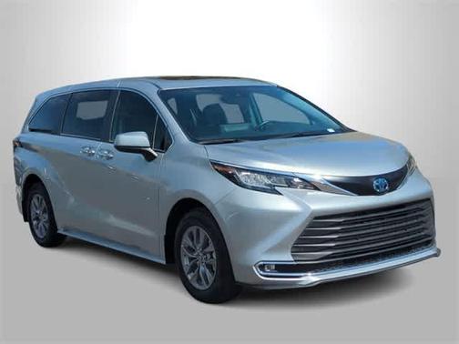2022 Toyota Sienna XLE 7 Passenger