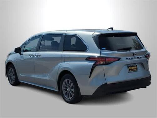 2022 Toyota Sienna XLE 7 Passenger
