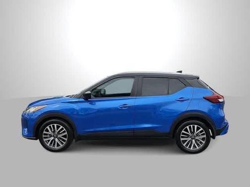 Electric Blue/Super Black 2022 Nissan Kicks SV