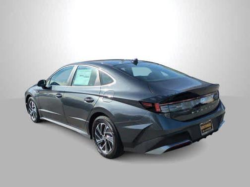 2026 Hyundai SONATA Hybrid Base