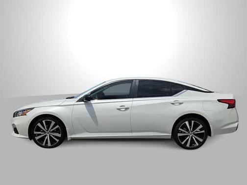 Pearl White Tricoat 2022 Nissan Altima SR Intelligent AWD