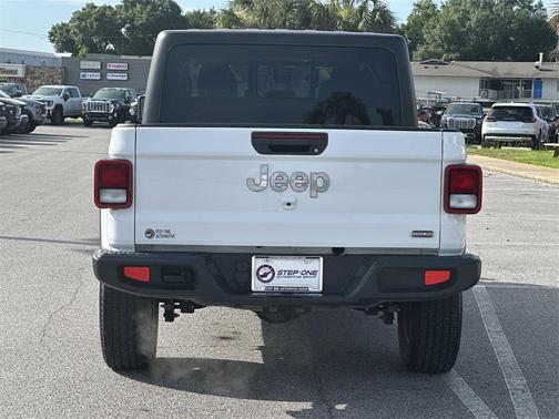 2023 Jeep Gladiator Overland