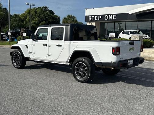 2023 Jeep Gladiator Overland