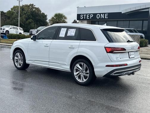 2023 Audi Q7 45 Premium