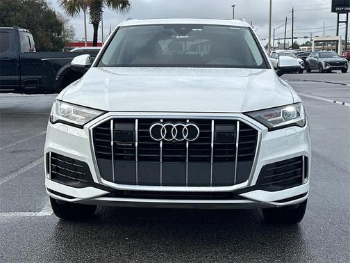 2023 Audi Q7 45 Premium