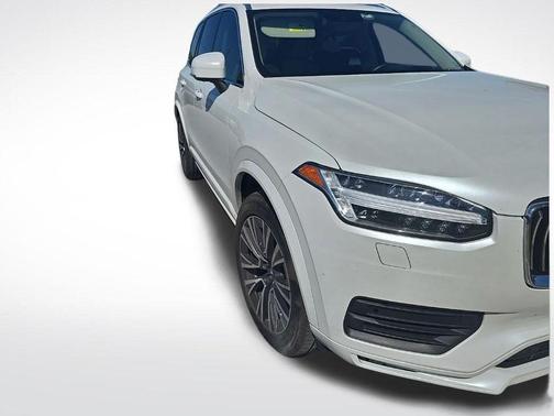 Crystal White 2022 Volvo XC90 T6 Momentum 6 Passenger