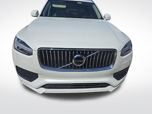 Crystal White 2022 Volvo XC90 T6 Momentum 6 Passenger