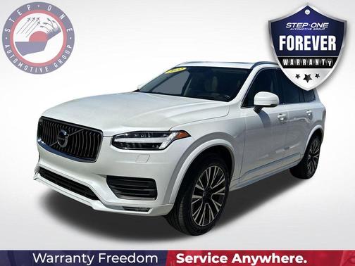 Crystal White 2022 Volvo XC90 T6 Momentum 6 Passenger