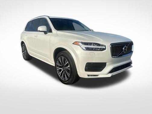 Crystal White 2022 Volvo XC90 T6 Momentum 6 Passenger