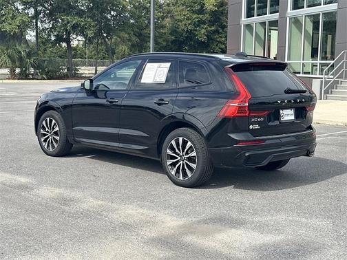 2023 Volvo XC60 B5 Plus Dark Theme
