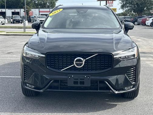 2023 Volvo XC60 B5 Plus Dark Theme