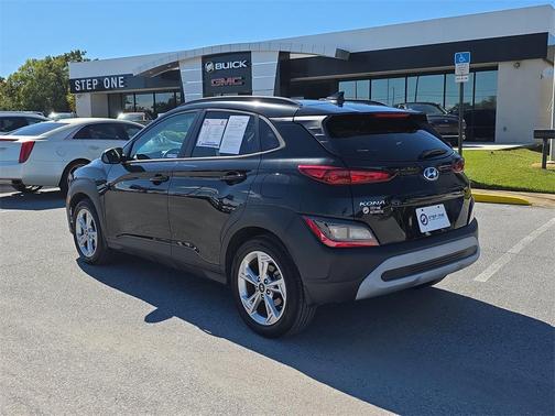 2022 Hyundai KONA SEL