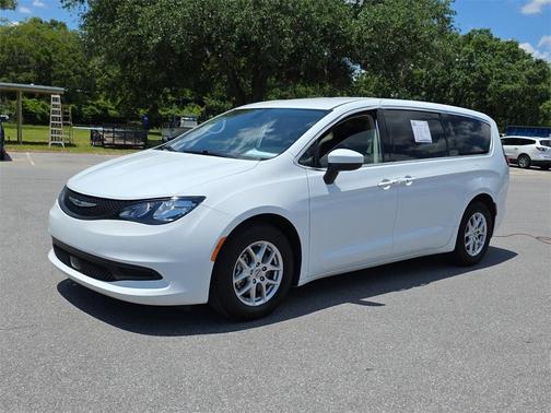 2022 Chrysler Voyager LX