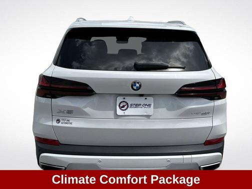 White Metallic 2024 BMW X5 xDrive40i
