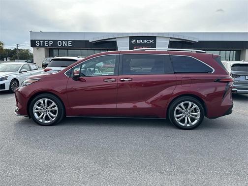 2023 Toyota Sienna Platinum 7 passenger