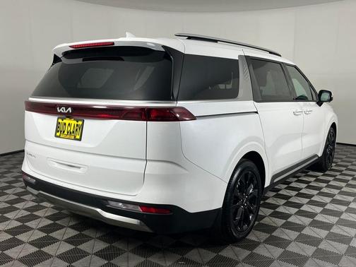 2024 Kia Carnival SX