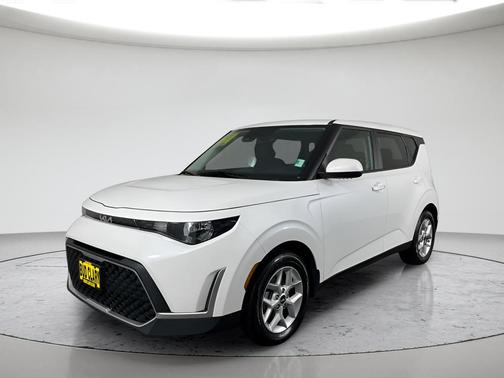 White 2023 Kia Soul S