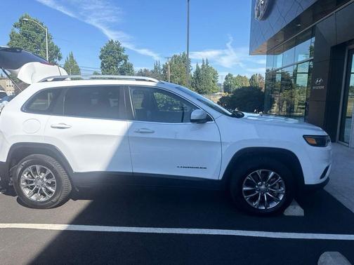 White 2021 Jeep Cherokee Latitude Plus