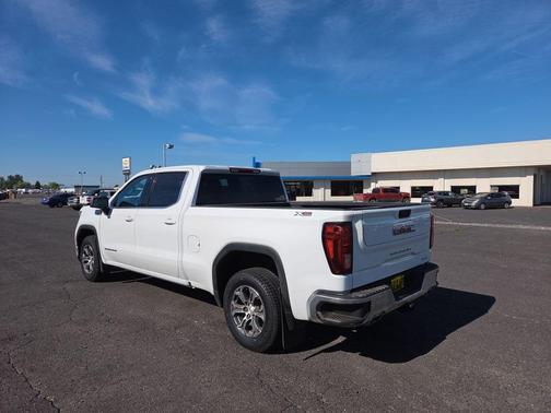 White 2023 GMC Sierra 1500 SLE