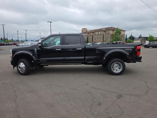 Black 2023 Ford F-450 Platinum