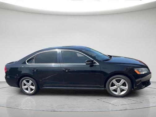 Black 2013 Volkswagen Passat 2.0 TDI SE