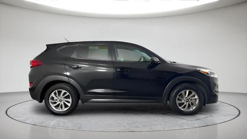 Black Noir Pearl 2017 Hyundai TUCSON SE