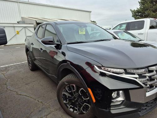 Black 2022 Hyundai SANTA CRUZ 2.5L SEL