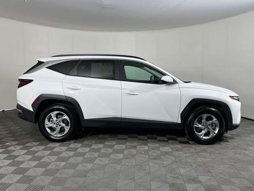 White 2024 Hyundai TUCSON SEL