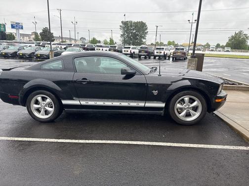 Black 2009 Ford Mustang V6
