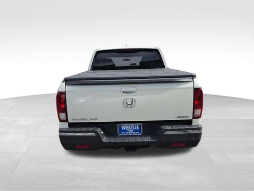 White 2017 Honda Ridgeline RTL