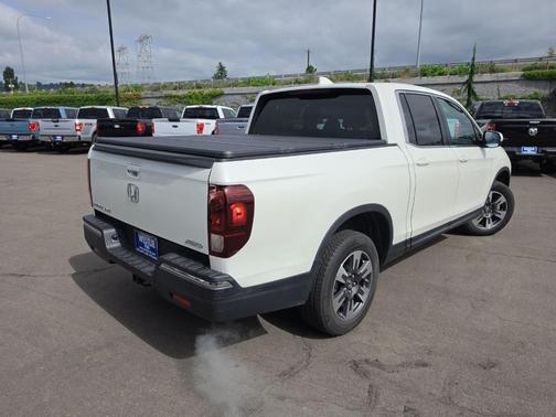 White 2017 Honda Ridgeline RTL