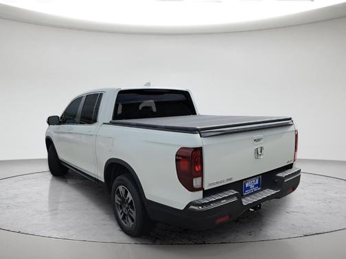 White 2017 Honda Ridgeline RTL