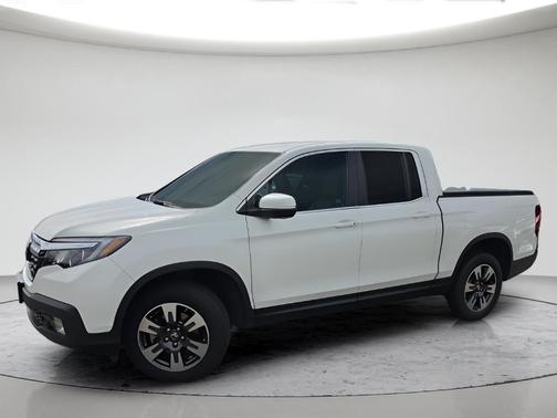 White 2017 Honda Ridgeline RTL