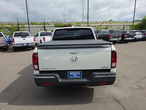 White 2017 Honda Ridgeline RTL