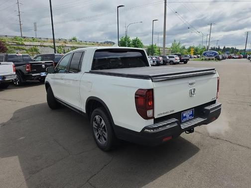 White 2017 Honda Ridgeline RTL