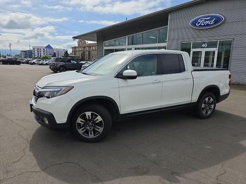 White 2017 Honda Ridgeline RTL