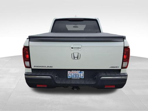 White 2017 Honda Ridgeline RTL